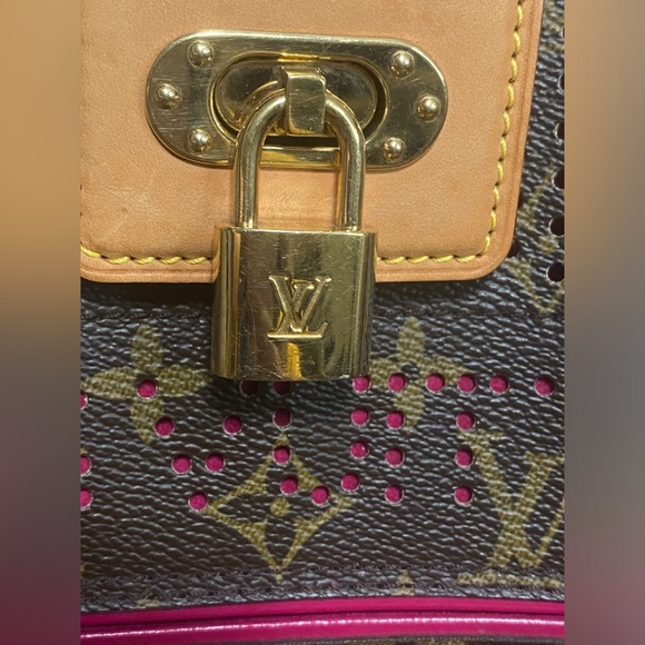 Louis Vuitton Limited Edition Perforated Musette Bag (Monogram & Fuchsia ) - Picture 7 of 16